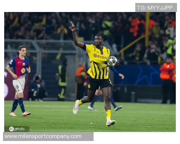 多特前锋吉拉西不满被换下拒绝与教练握手引发热议