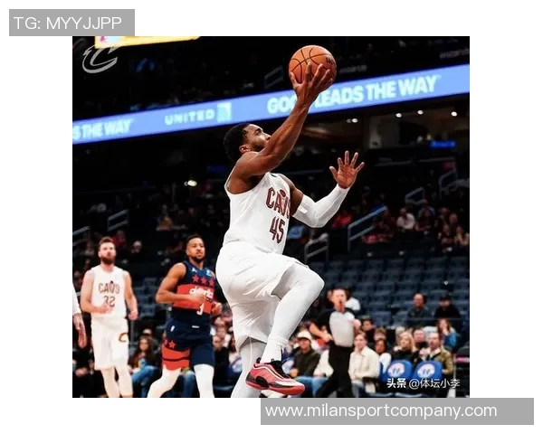 米切尔表现起伏明显第三节狂砍21分末节却陷入低迷仅得4分失误频繁