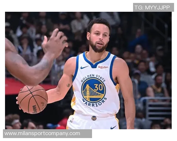 库里生涯第111次半场得分20并贡献5记三分球超越利拉德64次成就辉煌