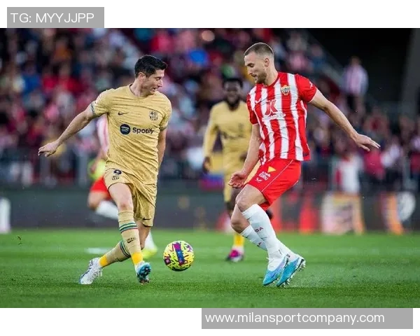 罗贝托与阿尔巴合影留念感慨岁月流逝祝福未来一切顺利